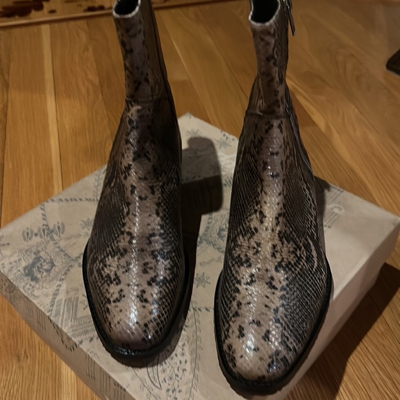 FREE PEOPLE women’s Luna Natural Snakeskin Print Leather Ankle Boots Size 38 - Picture 9 of 16